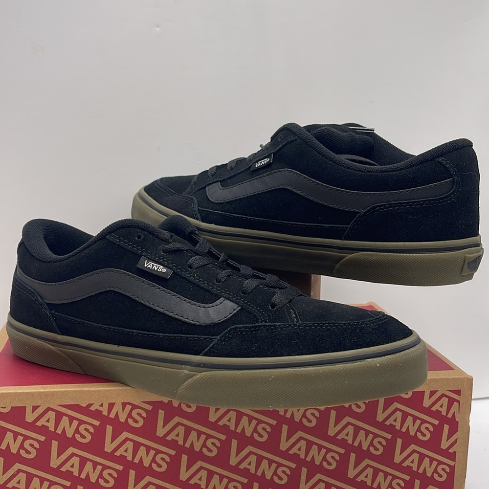 Vans Men’s Bearcat
Black/Dark Gum
VN000DT239L
Sneakers - Picture 11 of 16